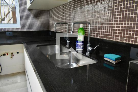 Cozinha de casa à venda com 3 quartos, 190m² em Mirandópolis, São Paulo