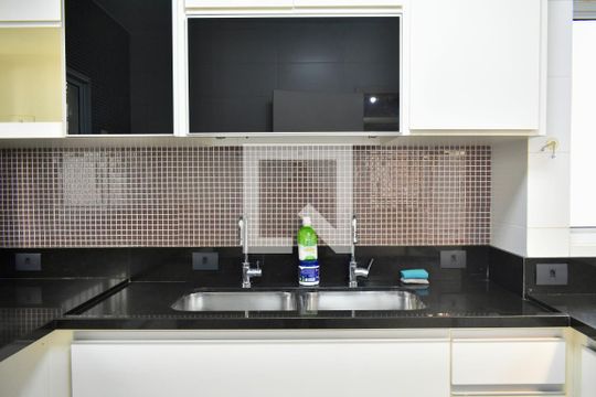 Cozinha de casa à venda com 3 quartos, 190m² em Mirandópolis, São Paulo