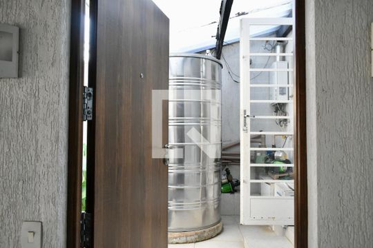 Quintal de casa à venda com 3 quartos, 190m² em Mirandópolis, São Paulo
