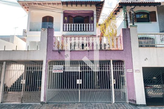 Fachada de casa à venda com 4 quartos, 180m² em Jardim das Vertentes, São Paulo