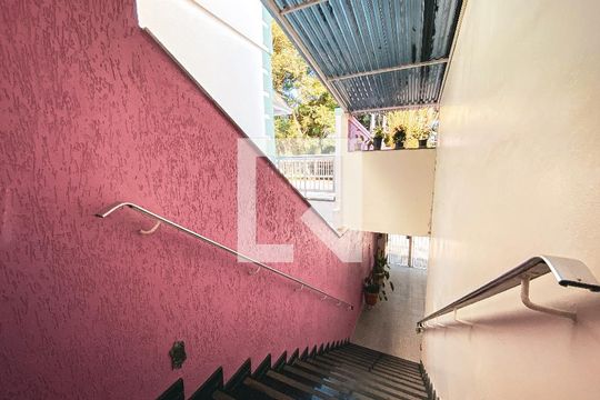 Escada Externa de casa à venda com 4 quartos, 180m² em Jardim das Vertentes, São Paulo