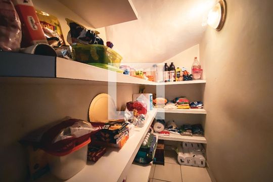 Despensa de casa à venda com 4 quartos, 180m² em Jardim das Vertentes, São Paulo