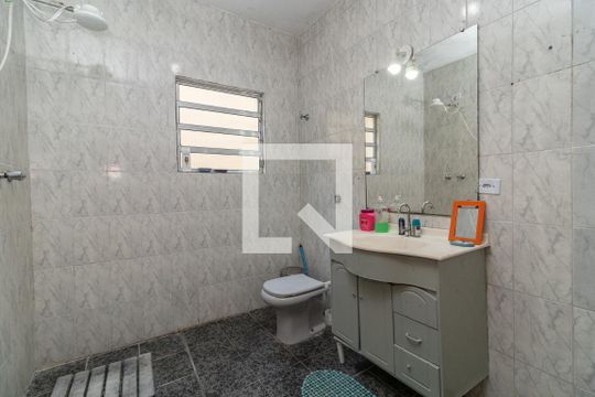 Banheiro 2 de casa à venda com 1 quarto, 125m² em Vila Araguaia, São Paulo