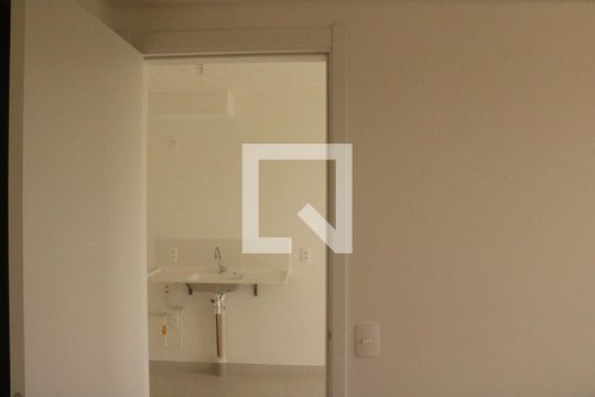Quarto de apartamento para alugar com 1 quarto, 33m² em Parque Industrial Tomas Edson, São Paulo