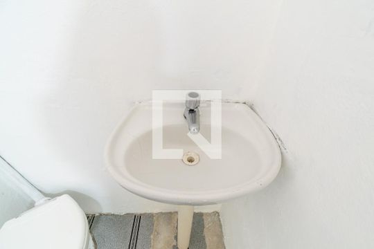 Banheiro de casa para alugar com 1 quarto, 27m² em Vila Campestre, São Paulo