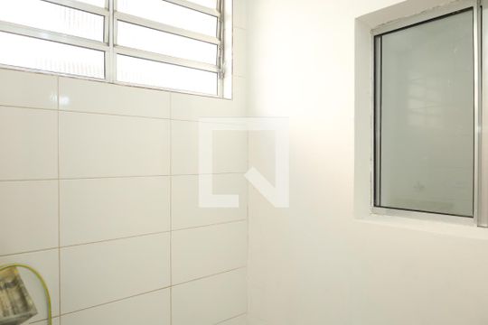 Área de Serviço de casa para alugar com 2 quartos, 50m² em Vila Carmosina, São Paulo