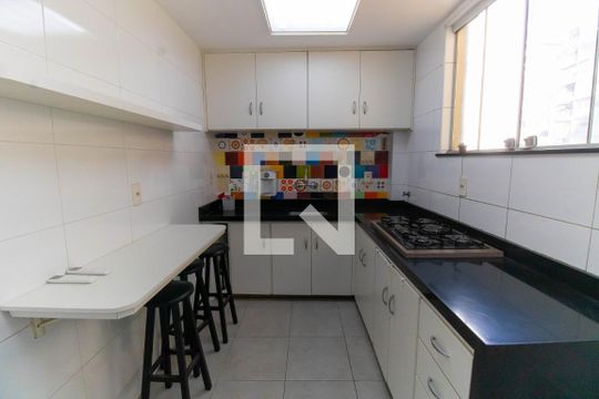 Cozinha de apartamento à venda com 2 quartos, 80m² em Icaraí, Niterói