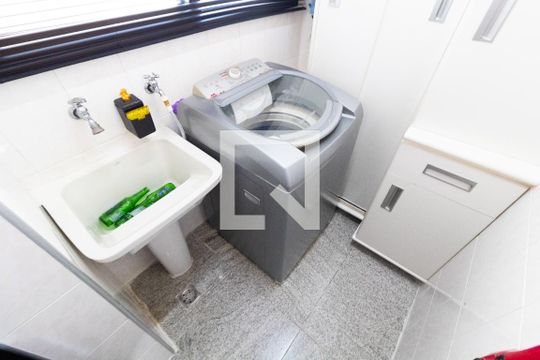 ÁREA DE SERVIÇO de apartamento à venda com 2 quartos, 681m² em Mansões Santo Antônio, Campinas