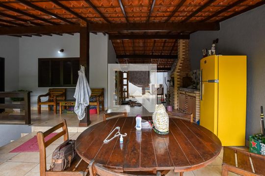 Área externa de casa à venda com 3 quartos, 300m² em Matapaca, Niterói