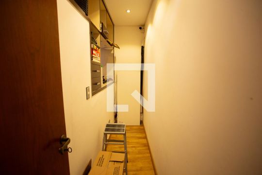 Corredor de casa para alugar com 3 quartos, 235m² em Vila Mariza Mazzei, São Paulo