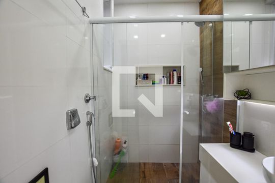 Banheiro de apartamento à venda com 2 quartos, 68m² em Icaraí, Niterói