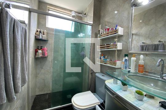 Banheiro de apartamento à venda com 2 quartos, 60m² em Engenho de Dentro, Rio de Janeiro