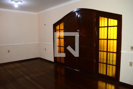 Detalhe Sala de casa à venda com 5 quartos, 193m² em Cidade Nova, Belo Horizonte