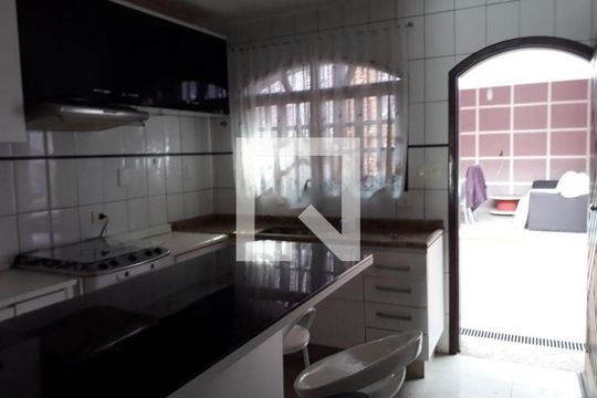 Casa à venda com 2 quartos, 200m² em Vila Carrão, São Paulo