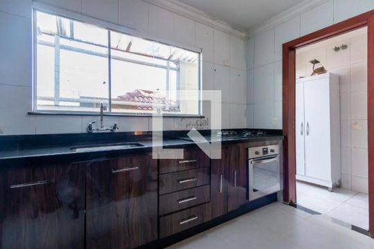 Casa para alugar com 3 quartos, 202m² em Vila Santa Clara, São Paulo