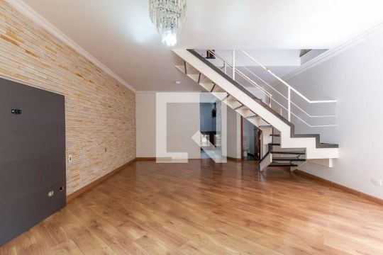 Casa à venda com 3 quartos, 202m² em Vila Santa Clara, São Paulo