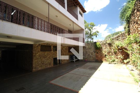 Quintal de casa para alugar com 5 quartos, 564m² em Vigilato Pereira, Uberlândia