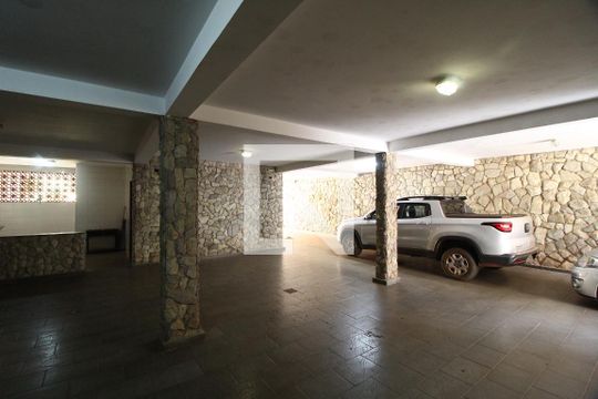 Garagem de casa para alugar com 5 quartos, 564m² em Vigilato Pereira, Uberlândia