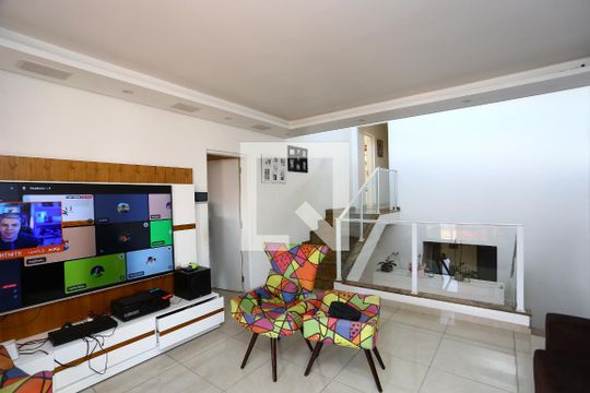Casa à venda com 4 quartos, 400m² em Jardim Londrina, São Paulo