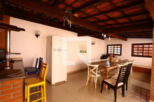 Churrasqueira de casa à venda com 4 quartos, 400m² em Jardim Londrina, São Paulo