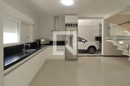 Cozinha de casa à venda com 3 quartos, 261m² em Scharlau, São Leopoldo