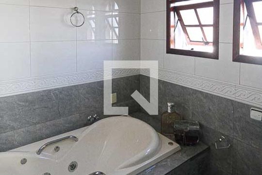 Banheiro da Suíte de casa para alugar com 3 quartos, 240m² em Chácara Belenzinho, São Paulo
