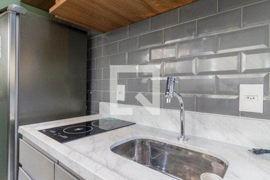 Cozinha de kitnet/studio para alugar com 1 quarto, 27m² em Cerqueira César, São Paulo
