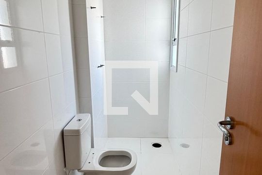 Banheiro de apartamento à venda com 2 quartos, 64m² em Campestre, Santo André