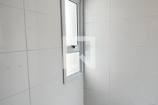 Banheiro de apartamento à venda com 2 quartos, 64m² em Campestre, Santo André
