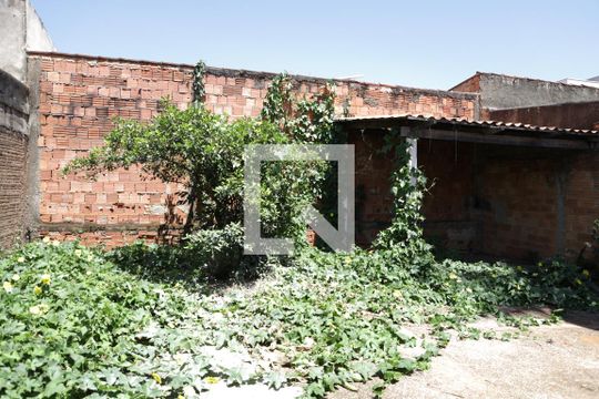 Área Externa de casa à venda com 3 quartos, 250m² em Residencial Araguaia, Goiânia
