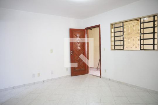Sala de casa à venda com 3 quartos, 250m² em Residencial Araguaia, Goiânia
