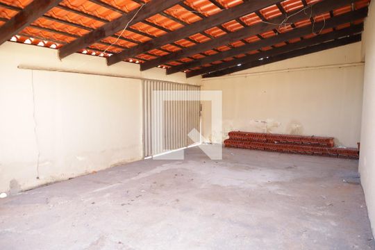 Garagem de casa à venda com 3 quartos, 250m² em Residencial Araguaia, Goiânia