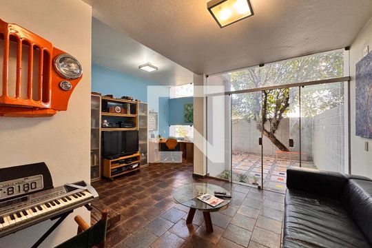 Sala de estar de casa à venda com 4 quartos, 230m² em Vila Assunção, Santo André