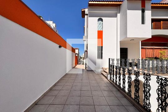 Varanda de casa à venda com 4 quartos, 230m² em Vila Assunção, Santo André