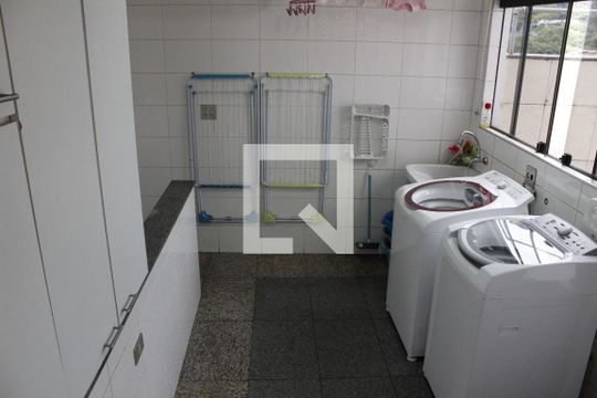 Área de serviço de casa à venda com 4 quartos, 445m² em Jardim Guapira, São Paulo