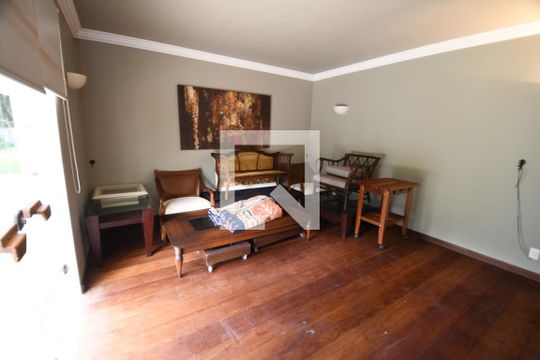 Sala de TV de casa de condomínio à venda com 6 quartos, 1120m² em Condomínio Chácaras do Alto da Nova Campinas, Campinas