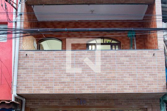 Fachada de casa à venda com 3 quartos, 51m² em Casa Grande, Diadema