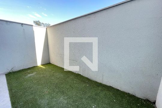 Garagem de apartamento para alugar com 1 quarto, 48m² em Rio Pequeno, São Paulo