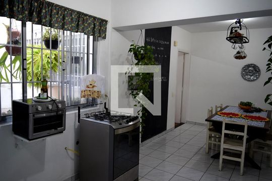 Cozinha de casa à venda com 4 quartos, 200m² em Sumarezinho, São Paulo