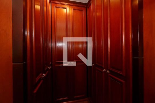Closet da Suíte 2 de apartamento à venda com 4 quartos, 200m² em Jardim Bela Vista, Santo André