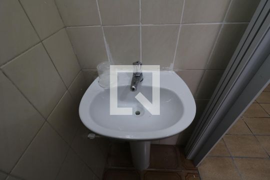 Banheiro - Pia de casa para alugar com 1 quarto, 34m² em Jardim Utinga, Santo André