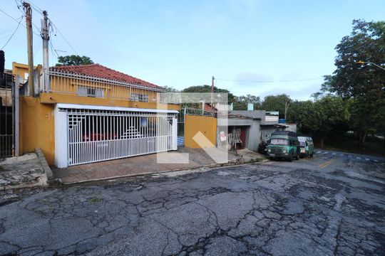 Fachada de casa para alugar com 1 quarto, 34m² em Jardim Utinga, Santo André