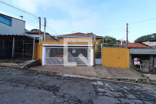 Fachada de casa para alugar com 1 quarto, 34m² em Jardim Utinga, Santo André