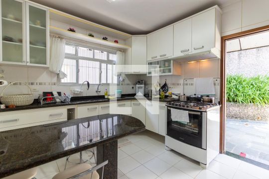 Cozinha de casa de condomínio à venda com 3 quartos, 219m² em Sumarezinho, São Paulo