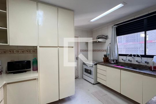 Cozinha de apartamento à venda com 4 quartos, 203m² em Cerqueira César, São Paulo