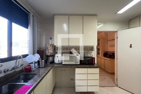 Cozinha de apartamento à venda com 4 quartos, 203m² em Cerqueira César, São Paulo