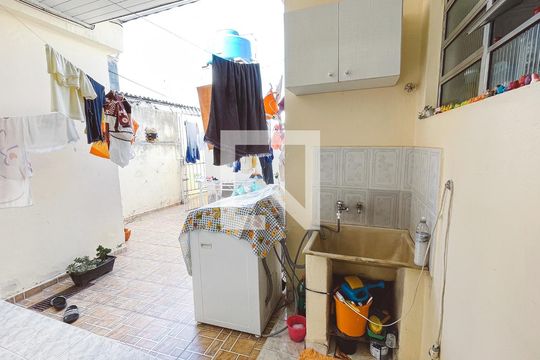Casa do Fundo Área de Serviço de casa à venda com 4 quartos, 380m² em Vila Baruel, São Paulo