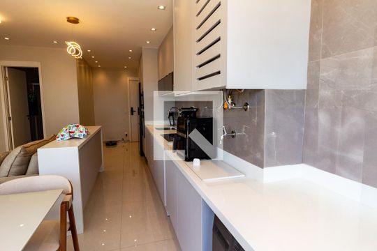 Cozinha de apartamento à venda com 2 quartos, 53m² em Barra Funda, São Paulo