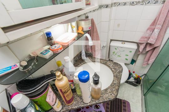 Banheiro de apartamento à venda com 1 quarto, 31m² em Irajá, Rio de Janeiro