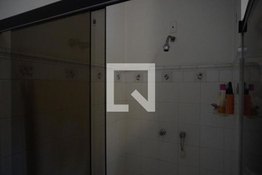 Banheiro do Quarto 2 de casa à venda com 3 quartos, 320m² em Pinheiros, São Paulo